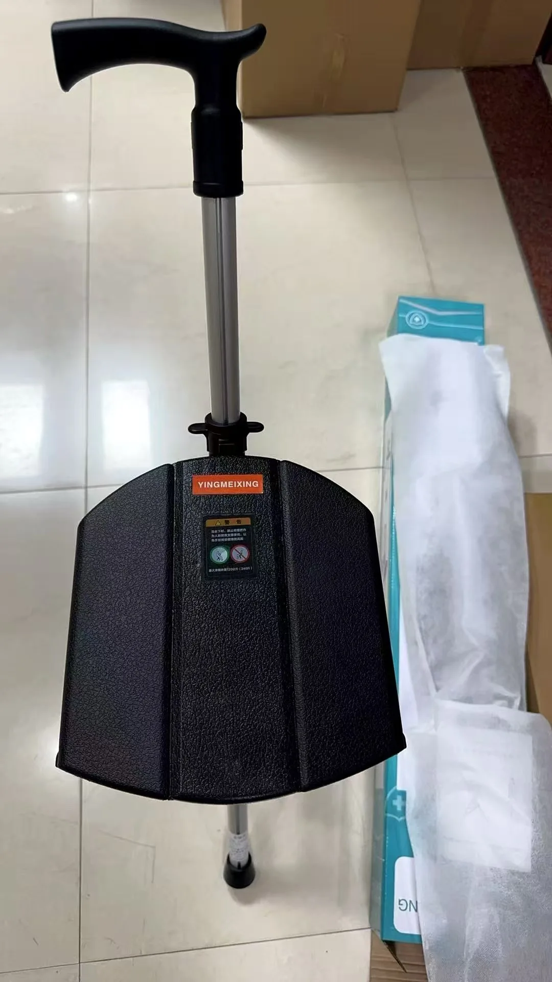 Foto de un comprador: Bastón con asiento plegable 2 en 1 de aluminio, 84 cm