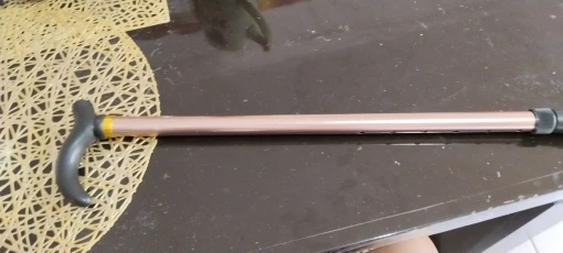 Foto de un comprador: Bastón ortopédico ajustable de aluminio, de 75 a 90 cm