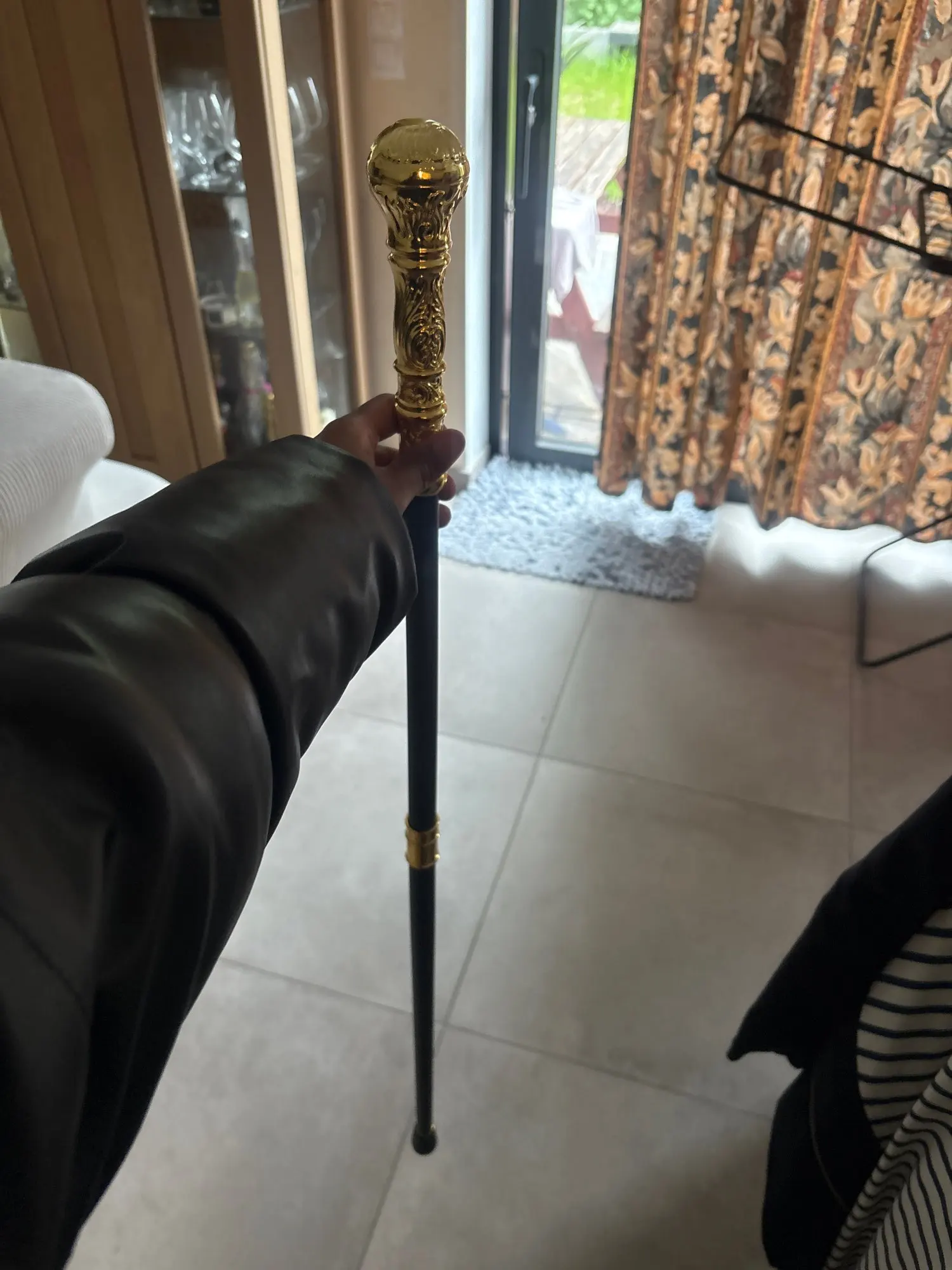 Foto de un comprador: Bastón elegante para mujer dorado con mango redondo