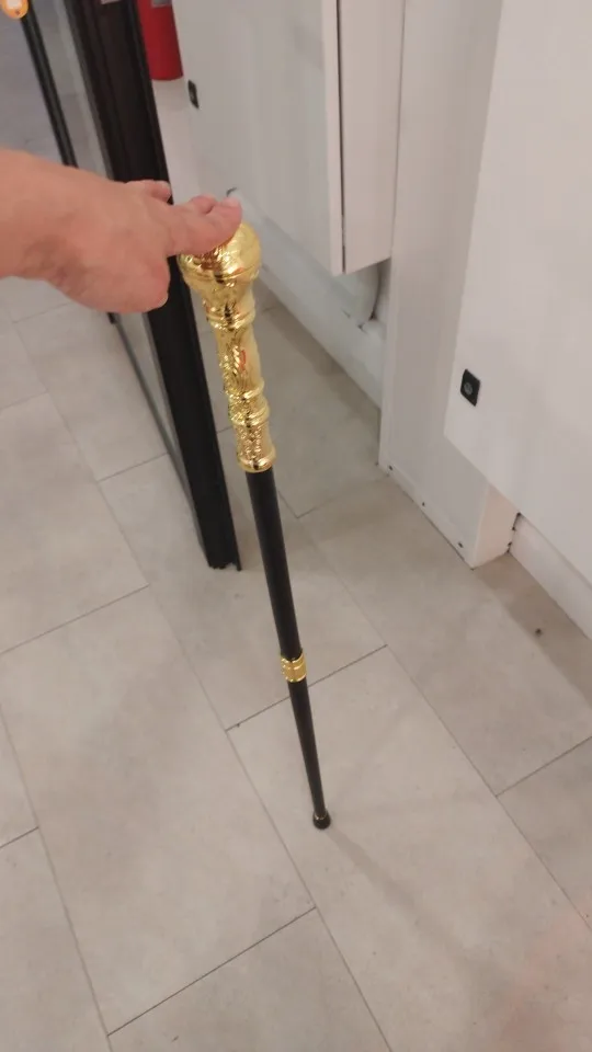 Foto de un comprador: Bastón elegante para mujer dorado con mango redondo