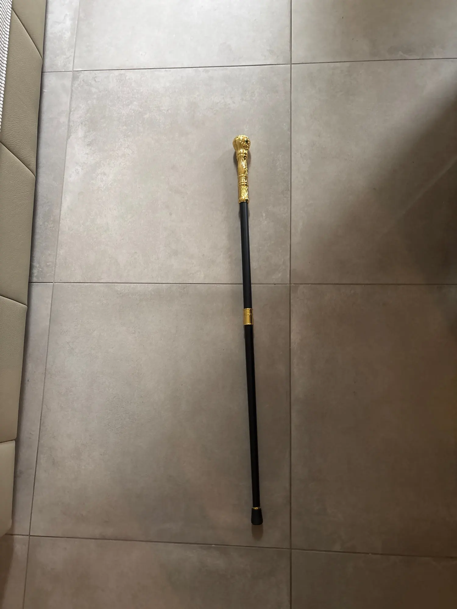 Foto de un comprador: Bastón elegante para mujer dorado con mango redondo