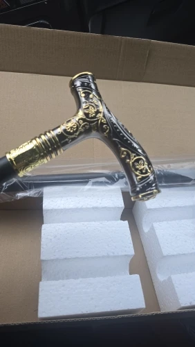 Foto de un comprador: Bastón decorativo con empuñadura metálica de oso dorado