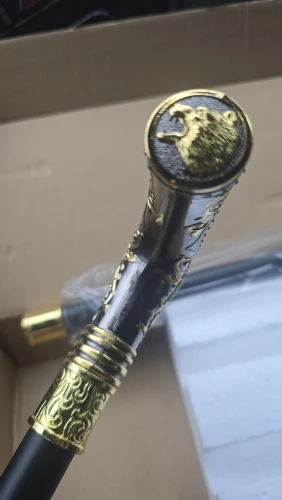 Foto de un comprador: Bastón decorativo con empuñadura metálica de oso dorado