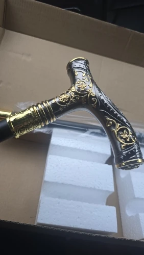 Foto de un comprador: Bastón decorativo con empuñadura metálica de oso dorado