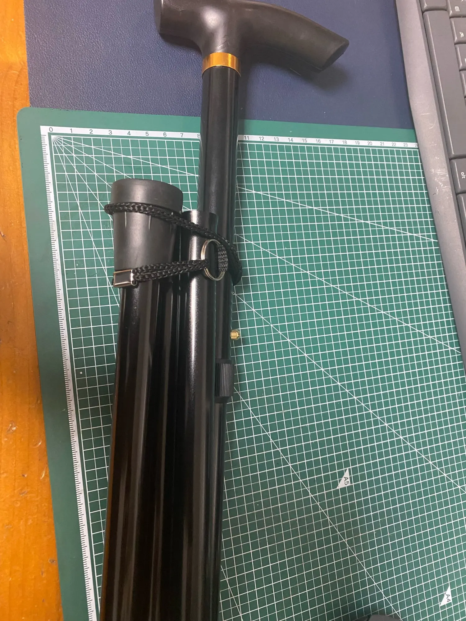 Foto de un comprador: Bastón ortopédico ajustable y plegable de aluminio ligero