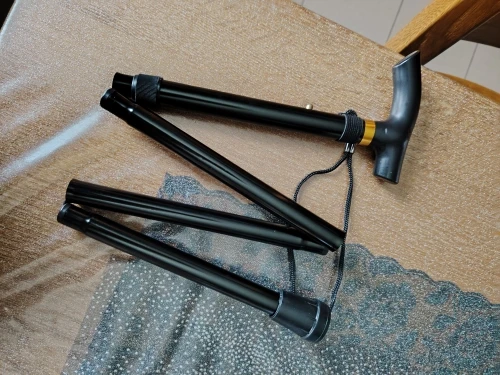 Foto de un comprador: Bastón ortopédico ajustable y plegable de aluminio ligero