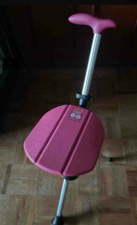 Foto de un comprador: Bastón con asiento plegable de aluminio, ajustable y acolchado