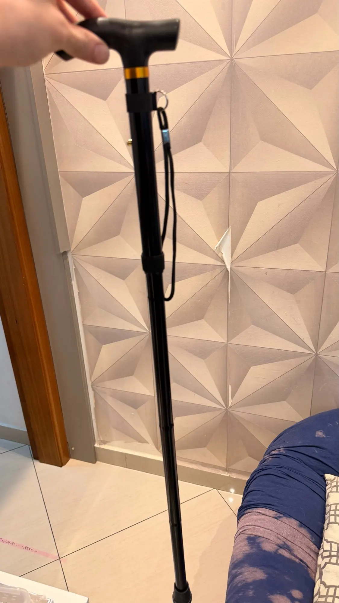 Foto de un comprador: Bastón para adulto mayor plegable y ligero de 86,5 cm