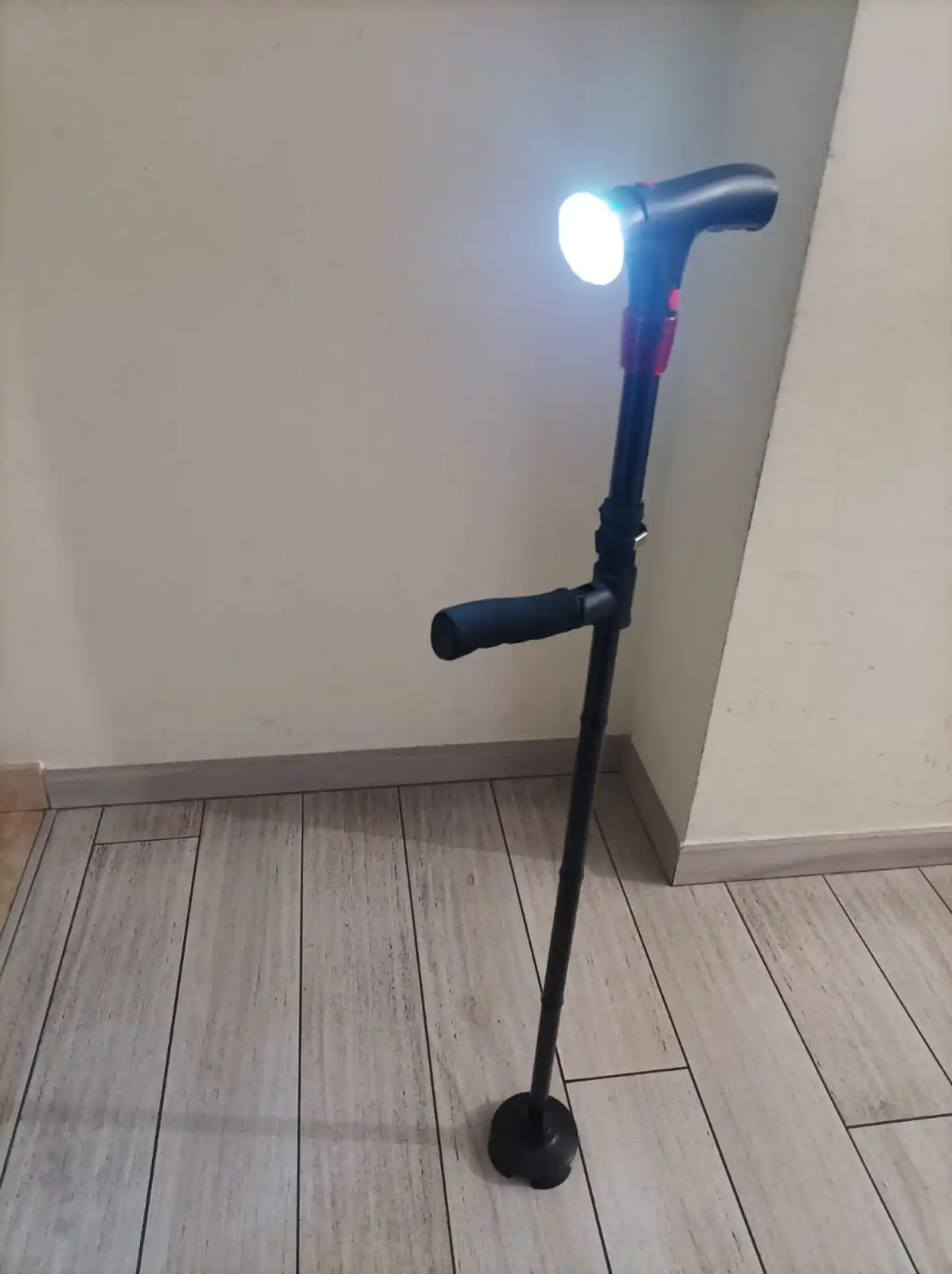 Foto de un comprador: BastÃ³n plegable telescÃ³pico con luz LED y alarma sonora
