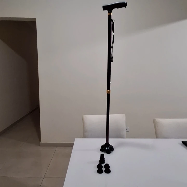 Foto de un comprador: Bastón ajustable para adulto mayor con apoyo amortiguado