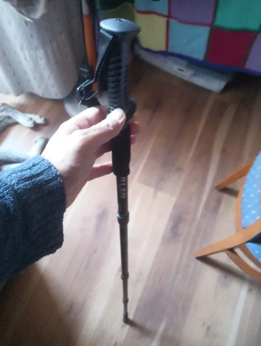 Foto de un comprador: Bastón de senderismo de aluminio con absorción de impacto
