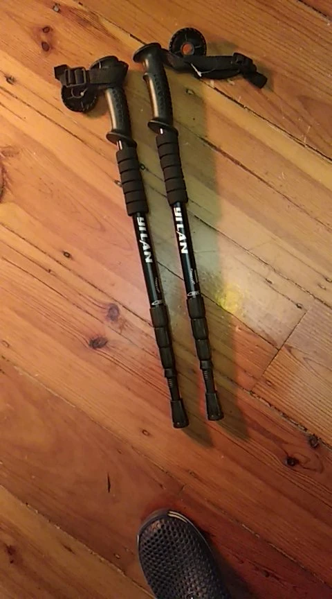 Foto de un comprador: Bastón de senderismo de aluminio con absorción de impacto