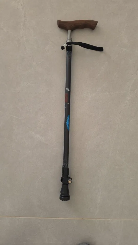 Foto de un comprador: Bastón de trekking ajustable de carbono con mango en T