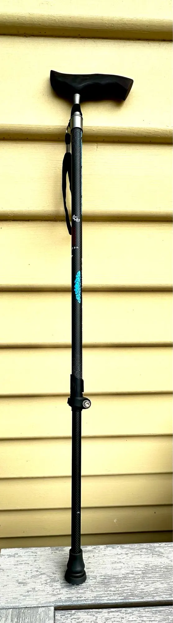 Foto de un comprador: Bastón de trekking ajustable de carbono con mango en T