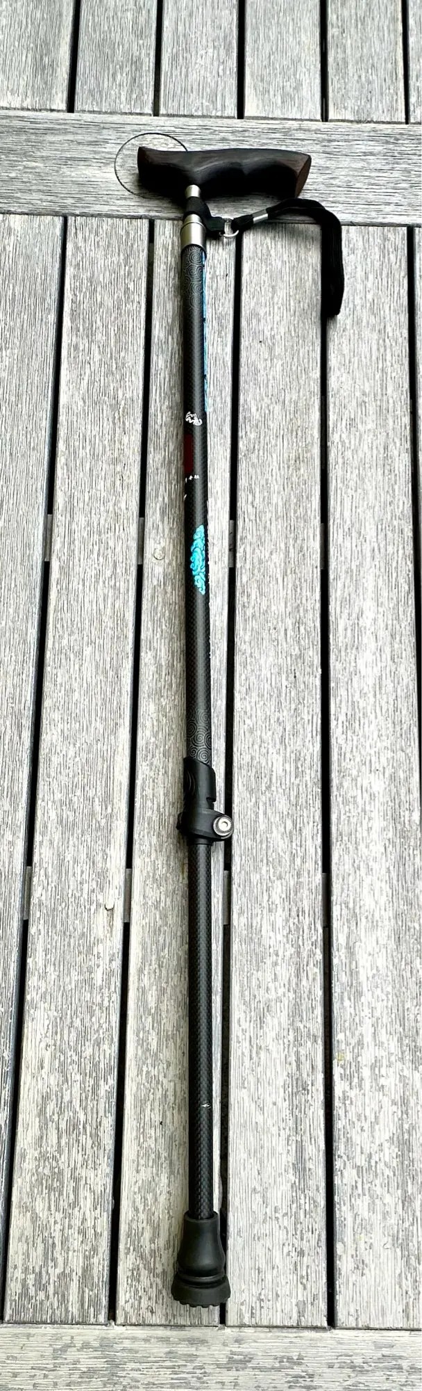 Foto de un comprador: Bastón de trekking ajustable de carbono con mango en T