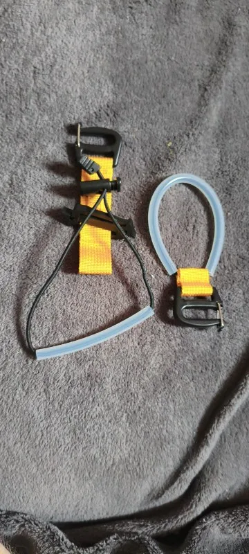 Foto de un comprador: Correas de nylon para sujetar bastones a la mochila