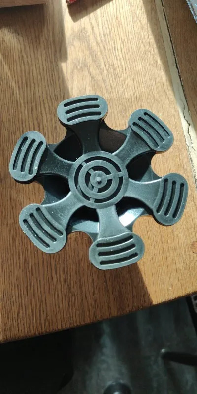 Foto de un comprador: Regatón de goma con seis apoyos para bastón de 19 mm